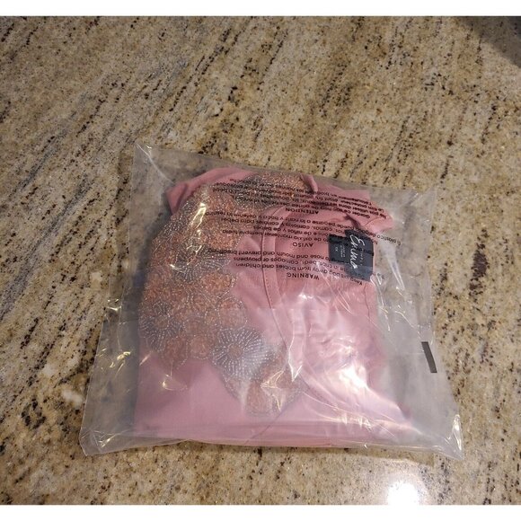 Simply Emma Size 1X Sharkbite Hem 3/4 Sleeve Beaded Embellished Neck Top Pink - Picture 15 of 15